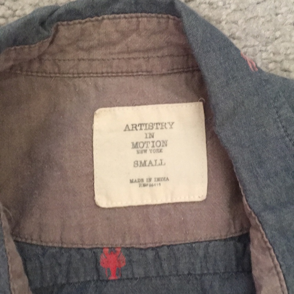 Cute Button Down, Size Small - Picture 2 of 3